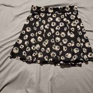 Divided Floral S Skirt